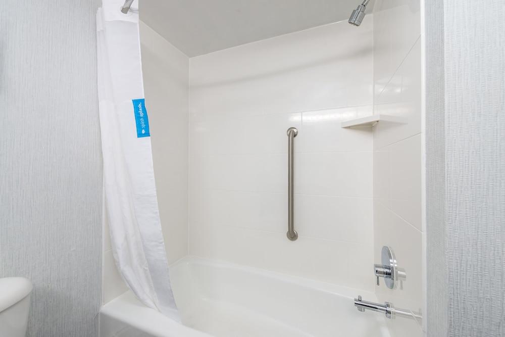 Hampton Inn Ft Lauderdale-Plantation photo 29