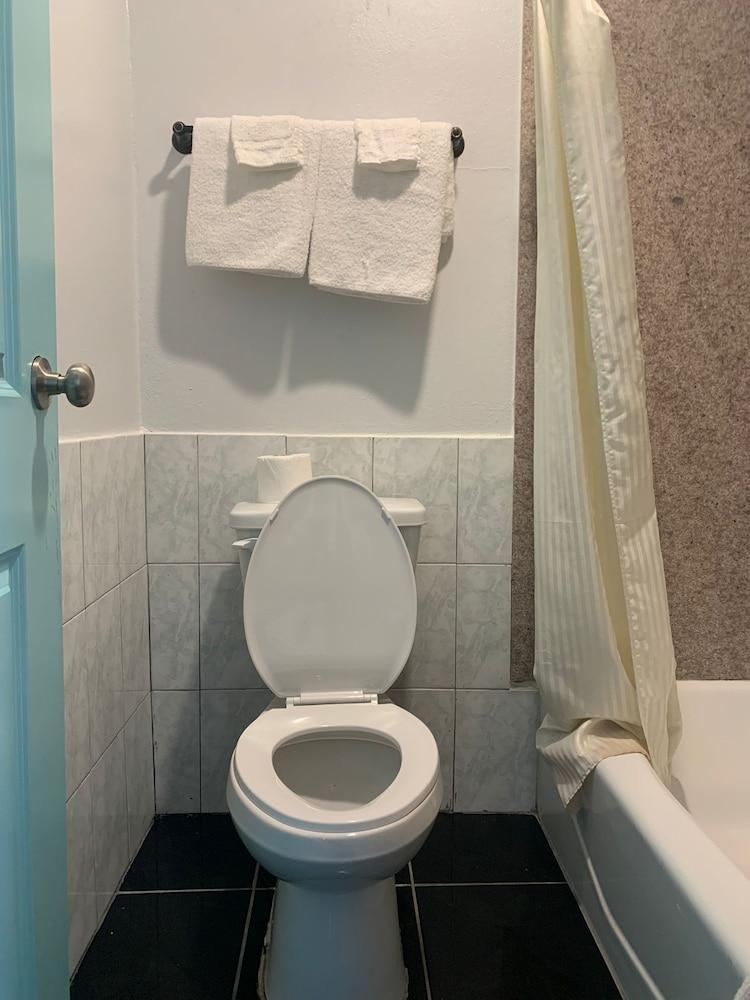 Budget Motel photo 6