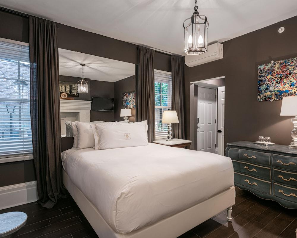 The DWIGHT D Hotel photo 32