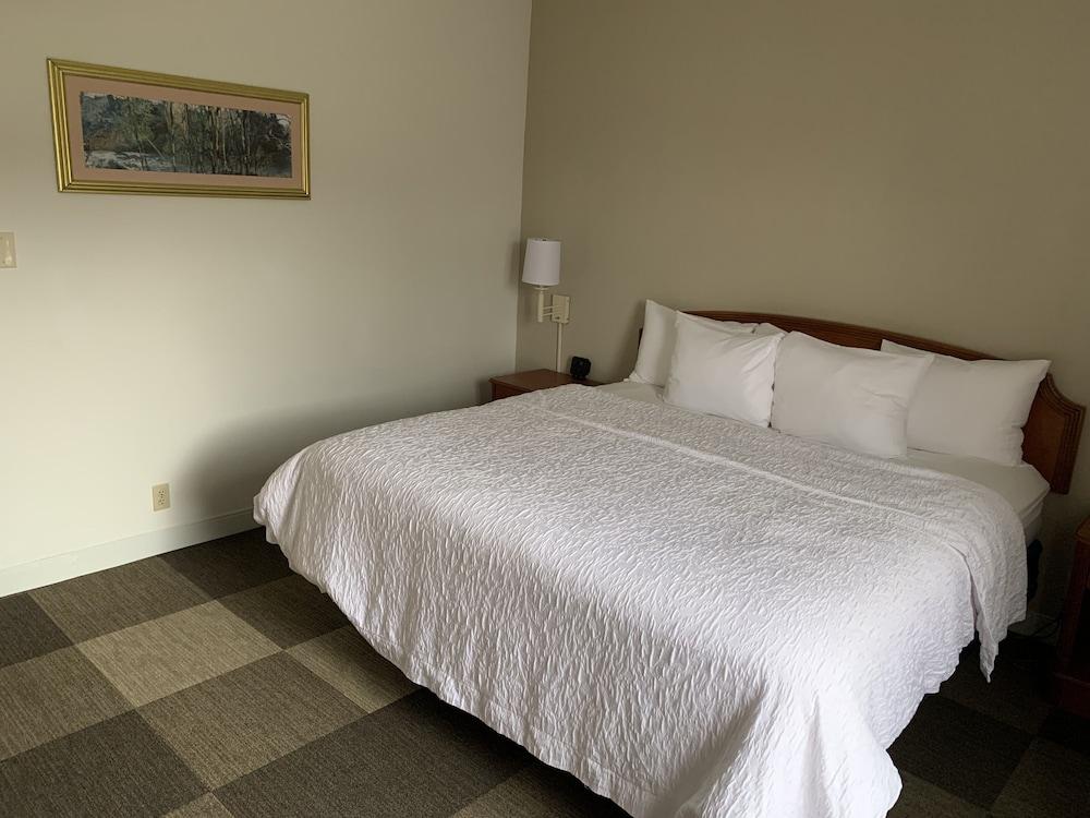 Comfort Inn & Suites Mt. Holly - Westampton photo 34