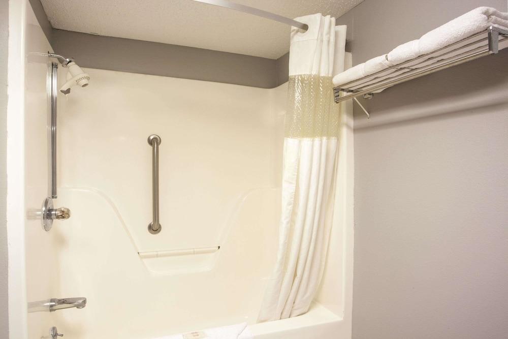 Ramada by Wyndham Pearl/Jackson Airport photo 12
