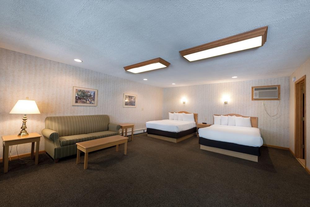 Adirondack Retreat Inn & Suites photo 15