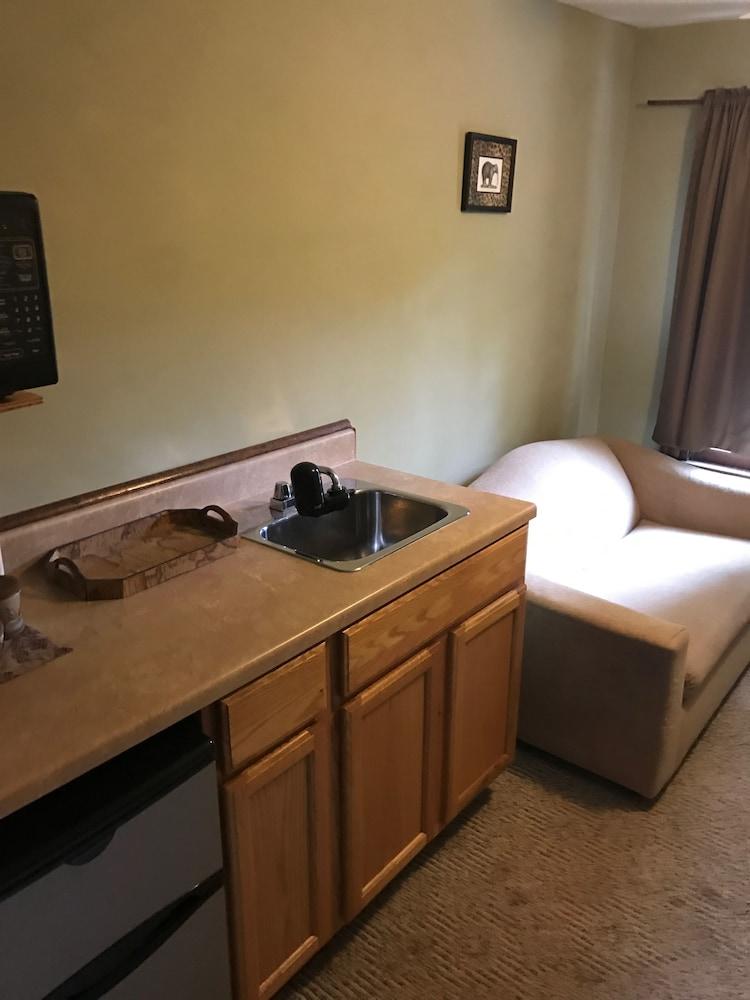 Riverside Hotel photo 3