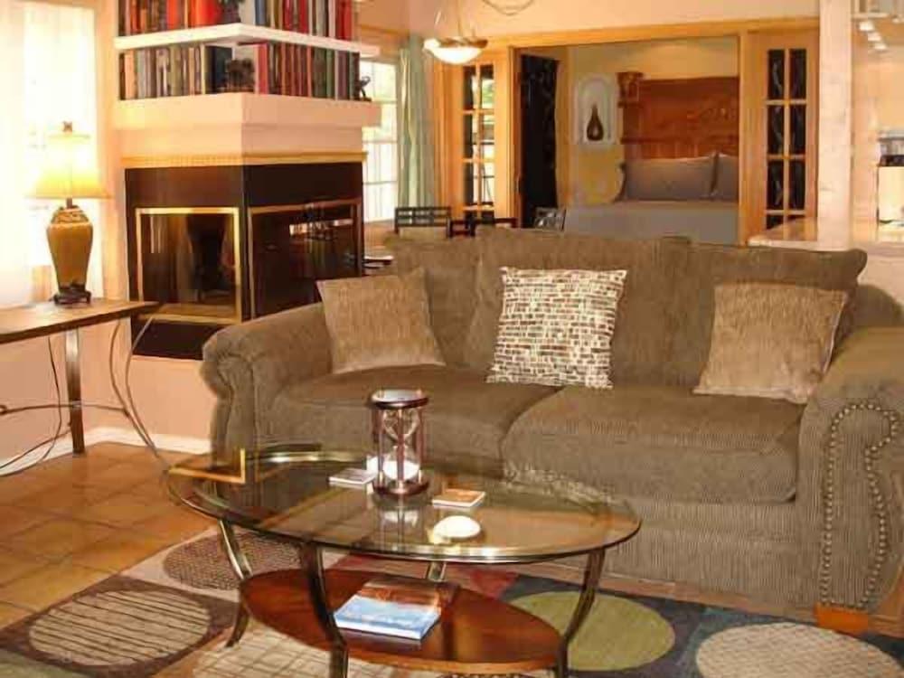 Coyote Inn photo 25
