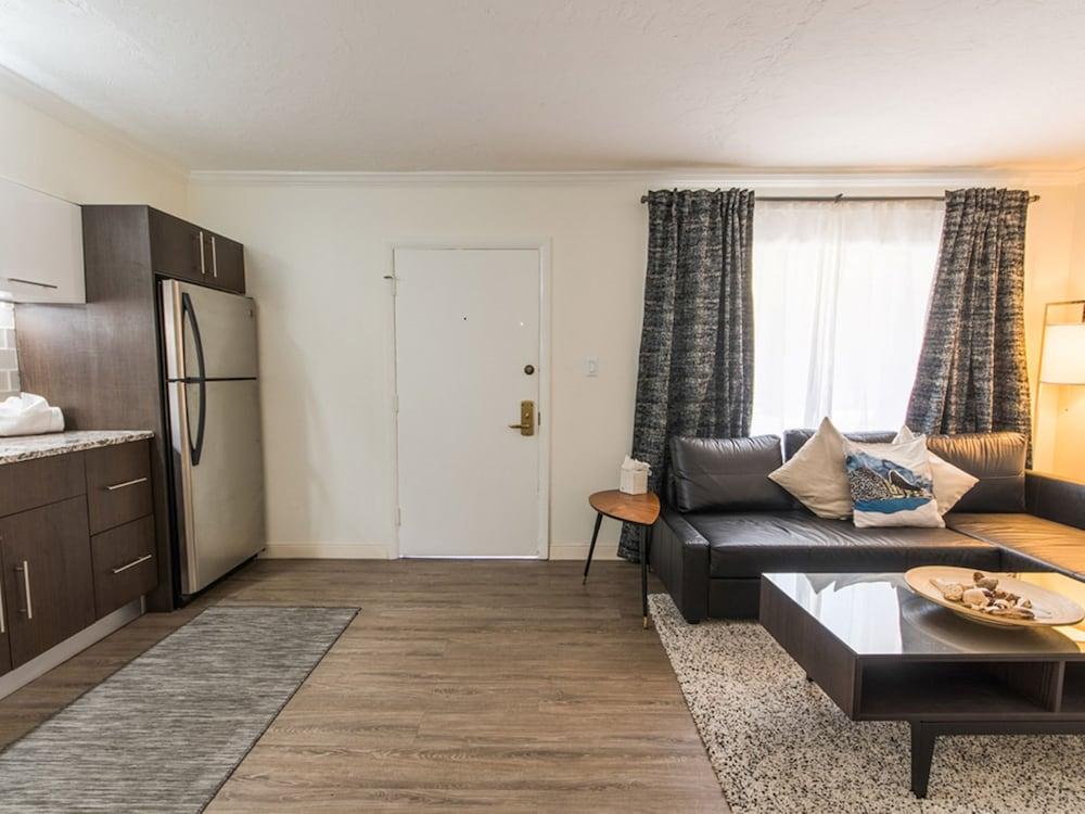 Hibiscus Suites - Gateway to Siesta Key photo 6