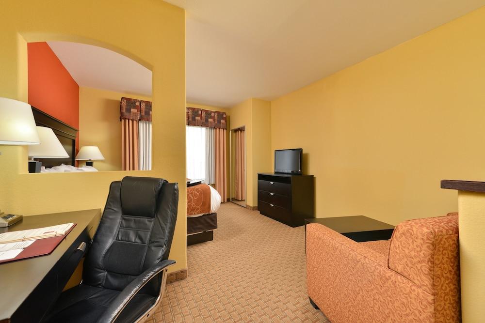 Comfort Suites Salina South photo 19