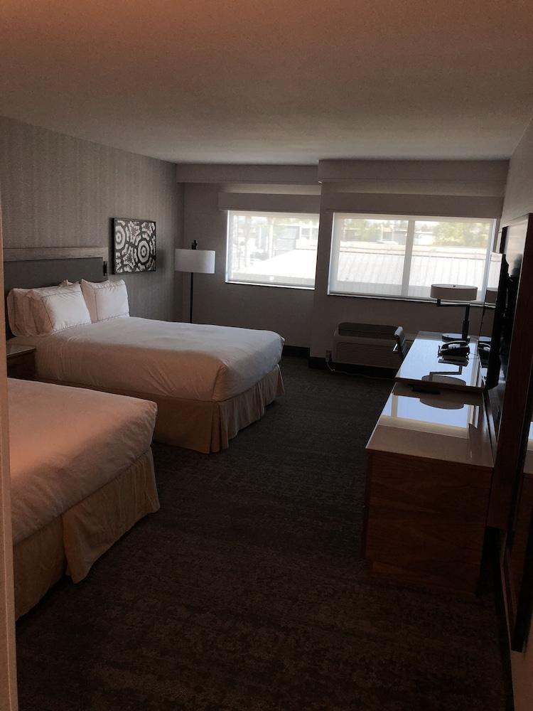 DoubleTree by Hilton Fullerton photo 3