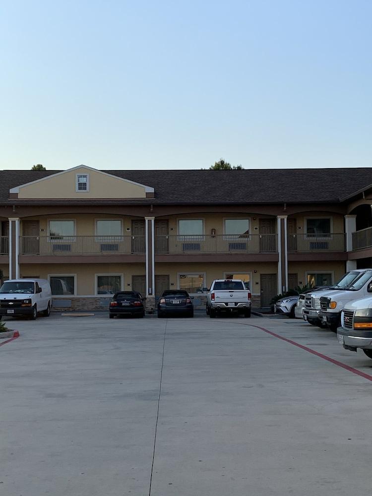 Downtowner Inns photo 2