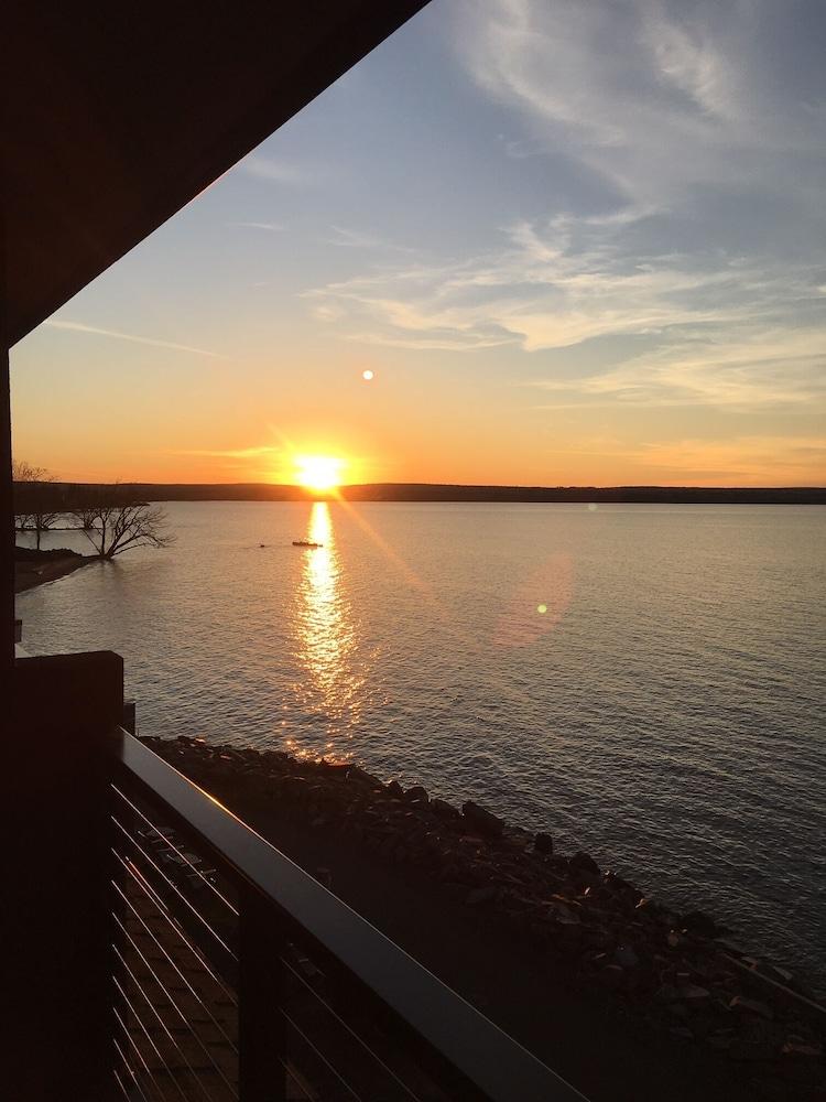Blue Wave Inn photo 26
