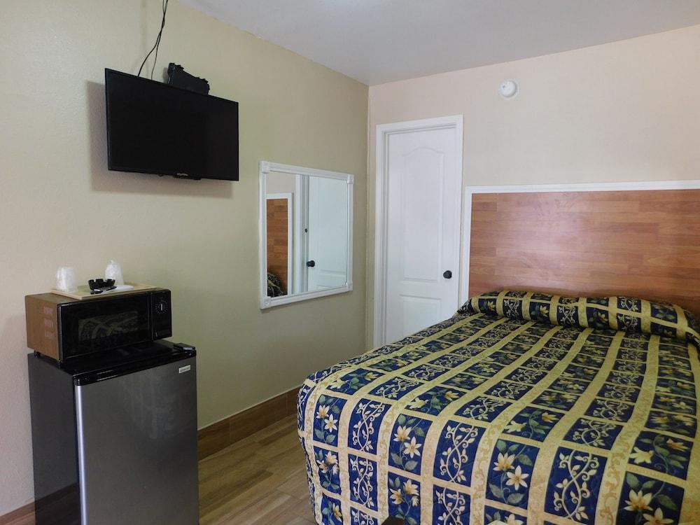 Hillcrest Motel photo 4