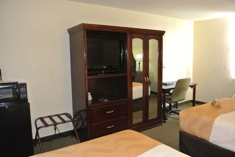 Quality Inn and Suites photo 9