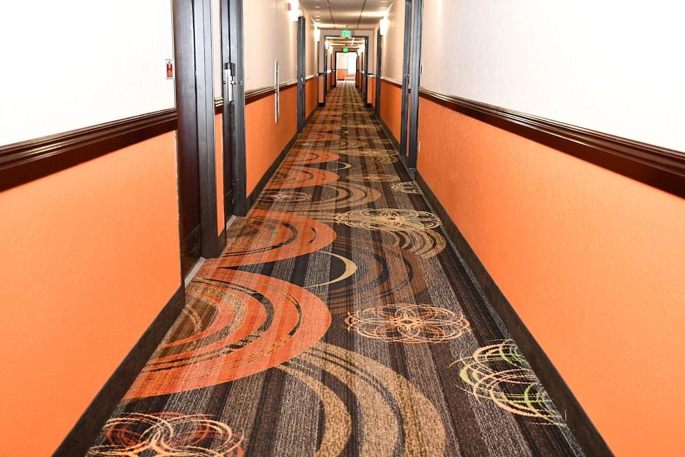 Regency Inn & Suites photo 23