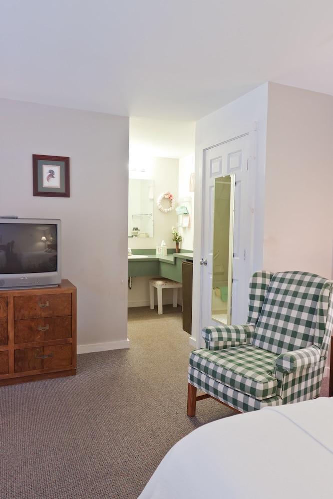 Mount Battie Inn photo 8