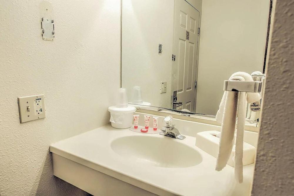 Coratel Inn & Suites By Jasper McCook photo 22