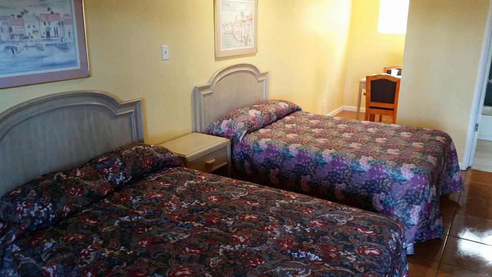 Economy Inn Antioch photo 6