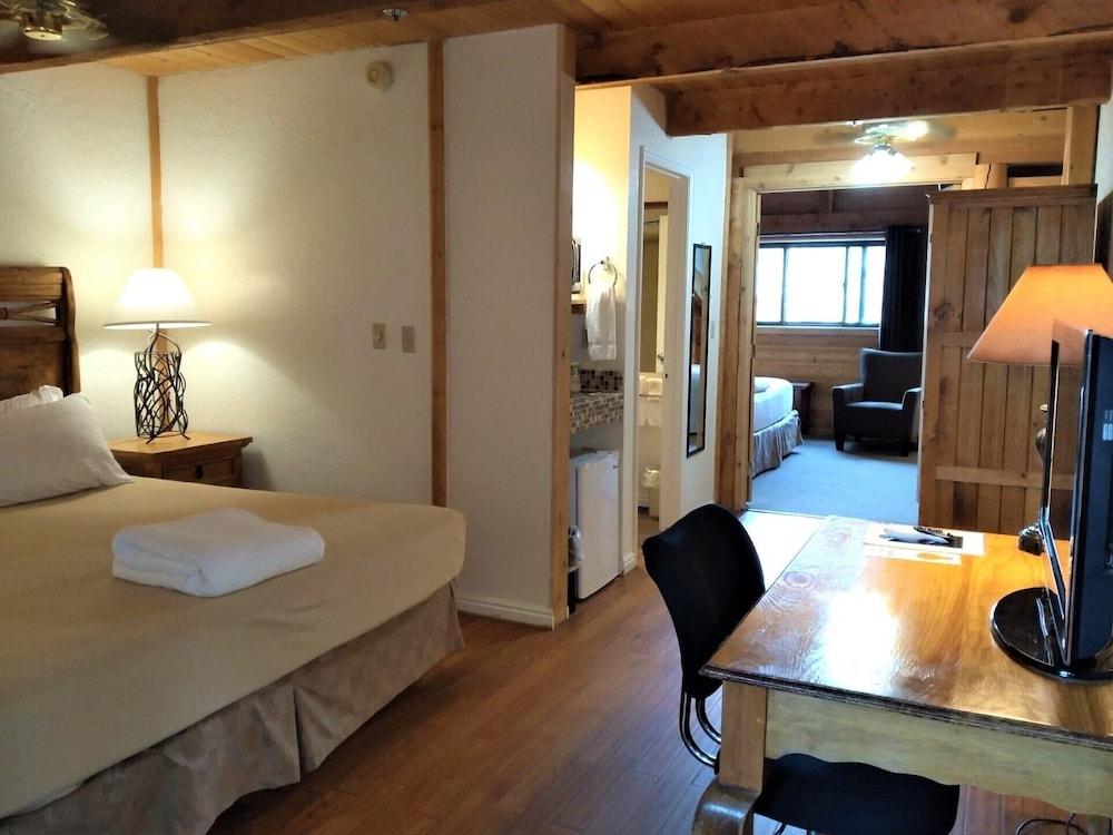 The Boulder Creek Lodge photo 17
