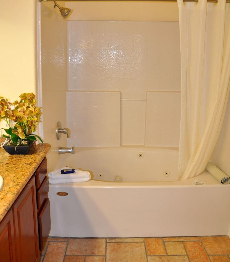 Club De Soleil All-Suite Resort photo 12