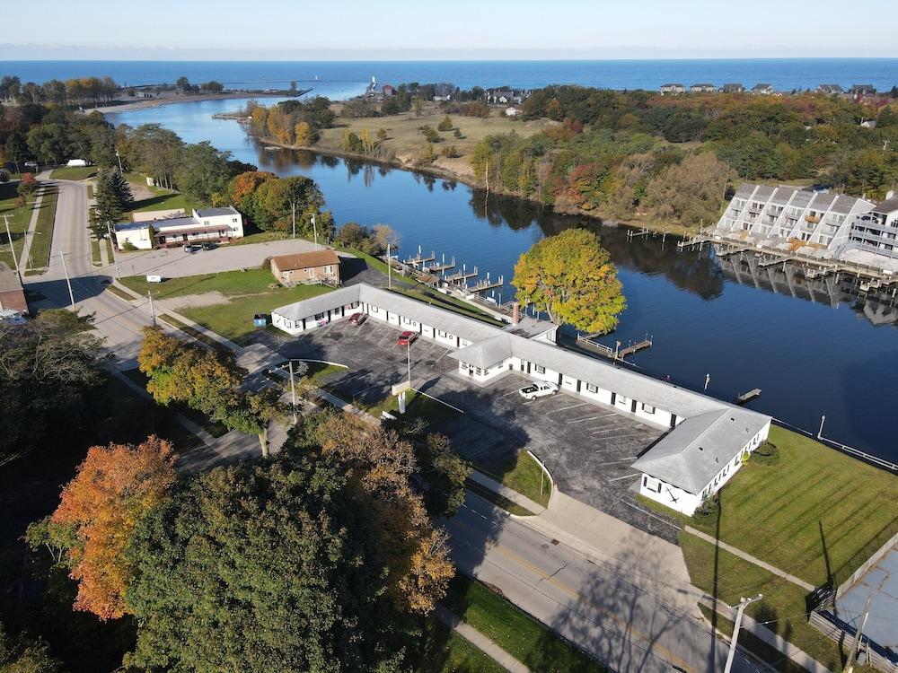 Riverside Motel and Marina Manistee — hotel in Manistee