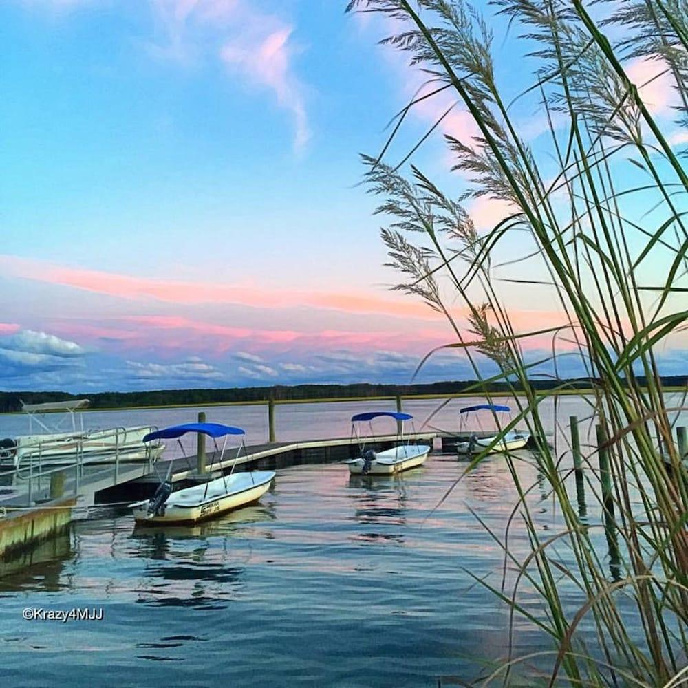 Snug Harbor Marina and Hotel photo 29