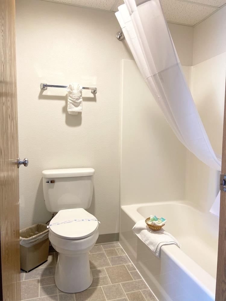 Burke Inn Motel & Suites photo 12