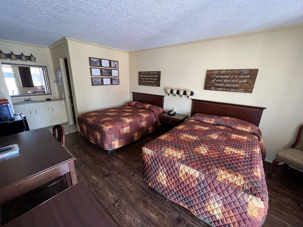 Yellow Diamond Inn photo 23