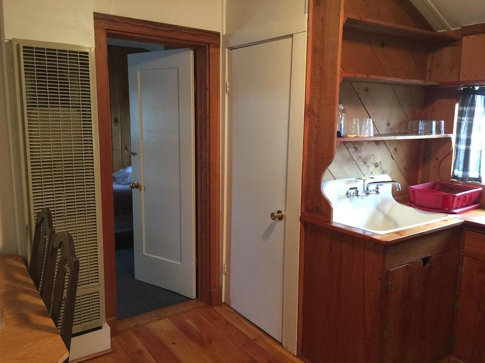 Whistling Swan Motel photo 9