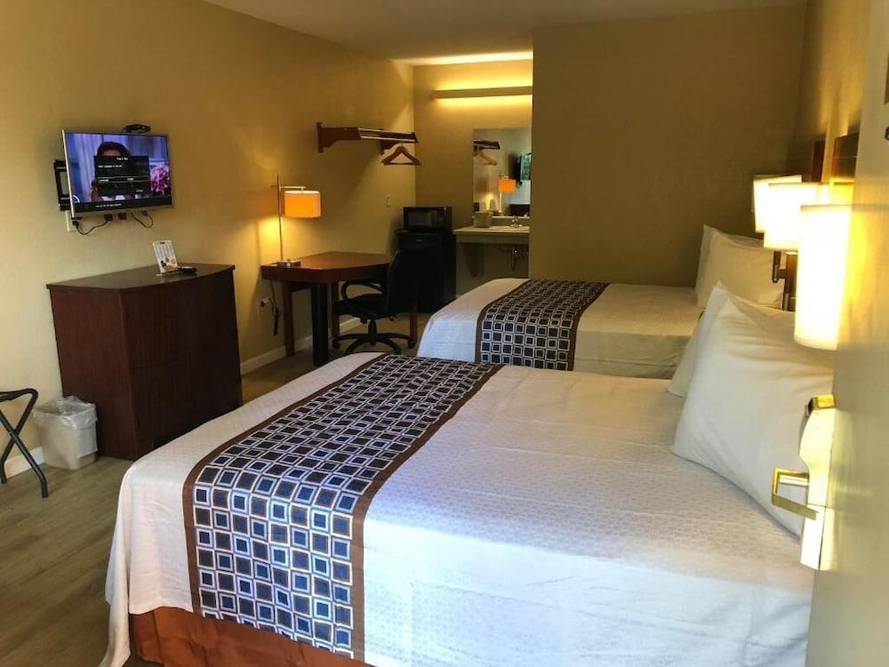 Inn Between The Hedges photo 10
