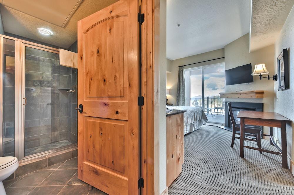 Silverado Lodge photo 32