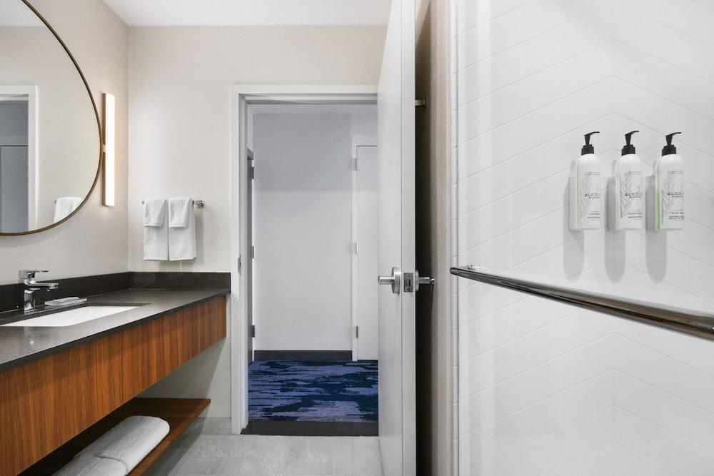 NEW - Fairfield Inn & Suites by Marriott Orlando at Millenia photo 5
