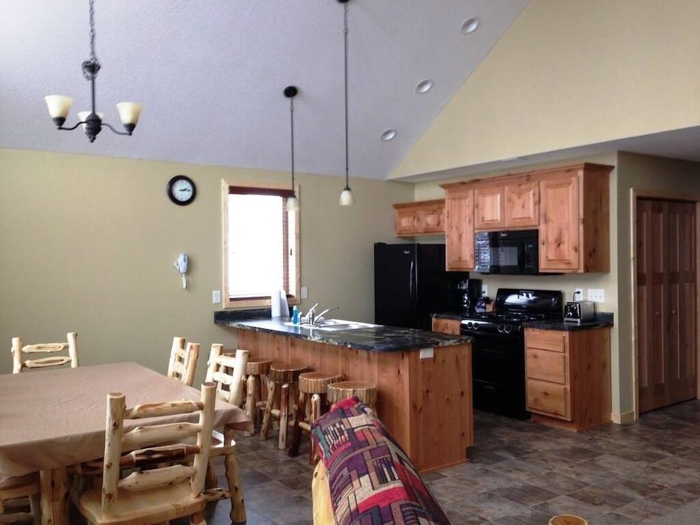 Sportsman's Lodge photo 75