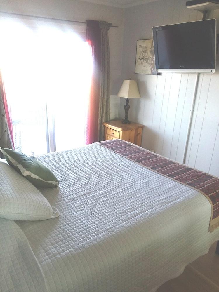 Hilltop Tavern and Inn photo 33