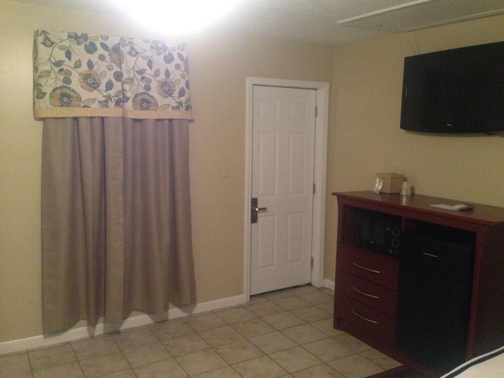 Pleasure Point Inn & Suites photo 2