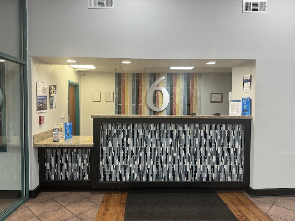 Motel 6 Savannah, GA- Gateway & I-95 photo 6