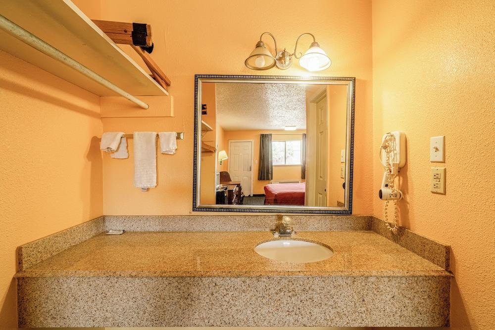 OYO Budget Inn Falfurrias Hwy 281 photo 15