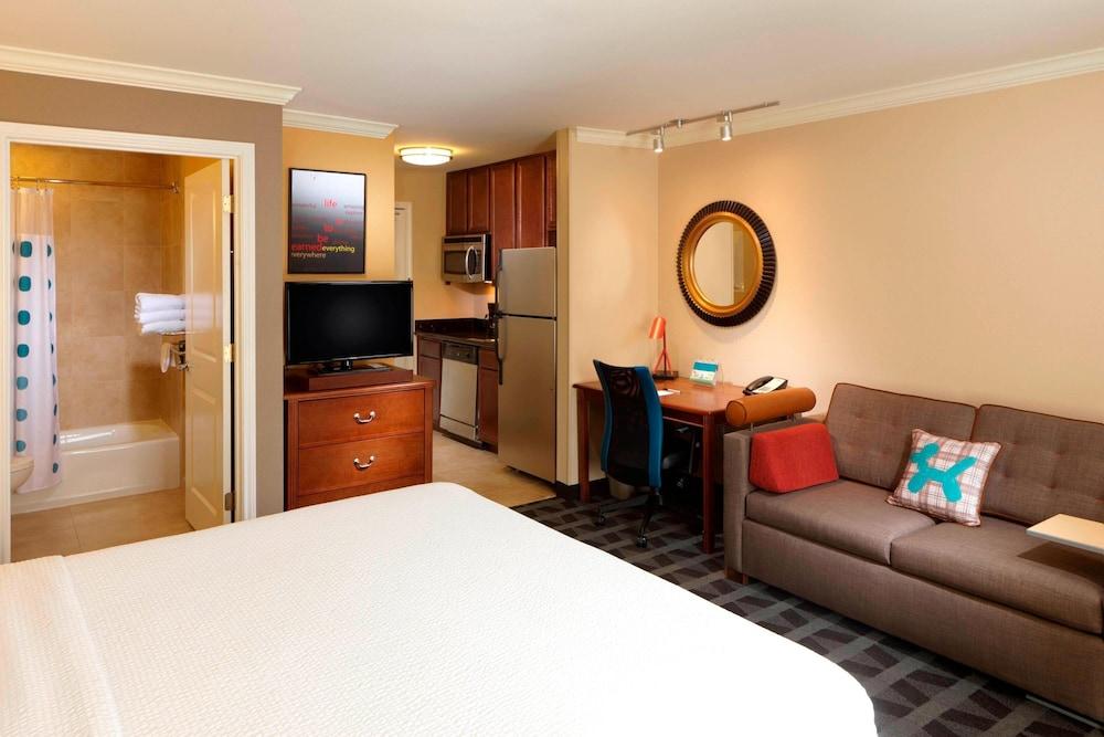TownePlace Suites by Marriott Houston Intercontinental Arpt photo 4