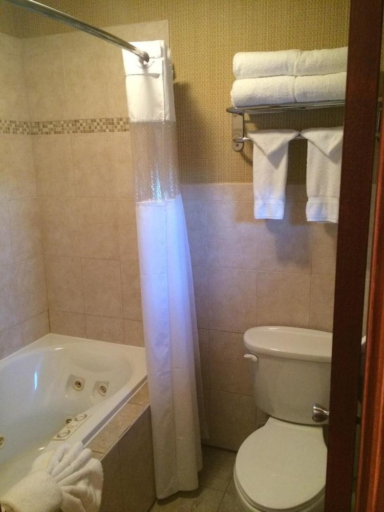 Pacer Inn And Suites Delaware photo 24