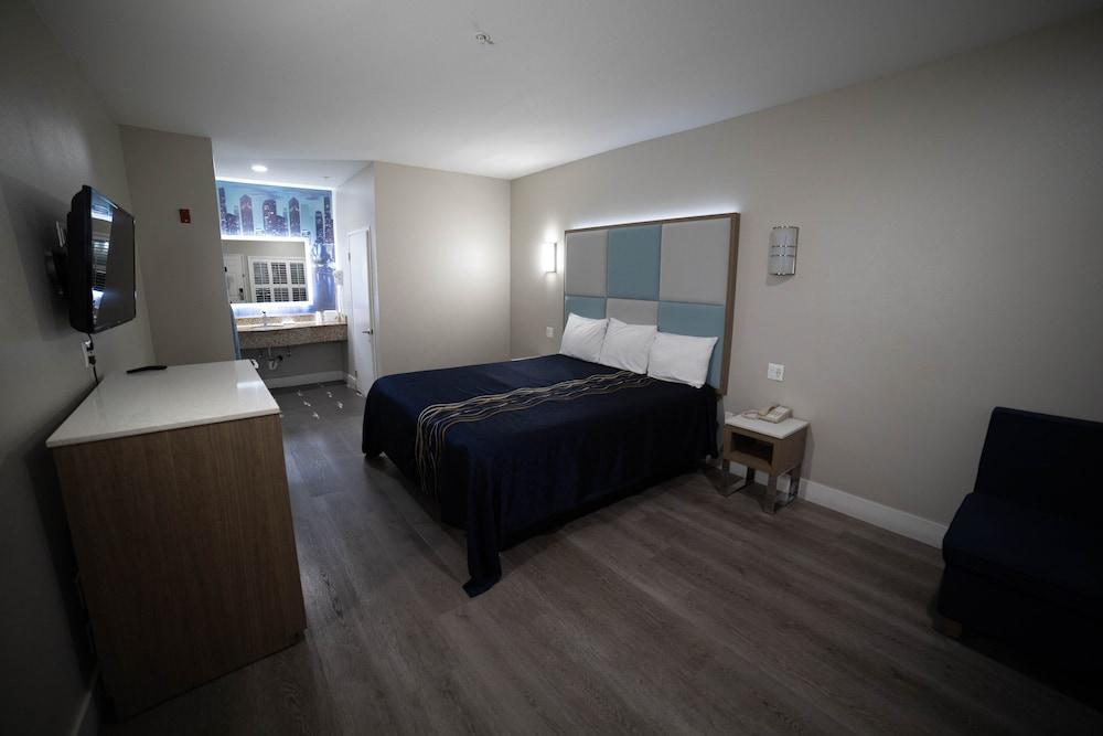 Mid City Inn and Suites photo 33