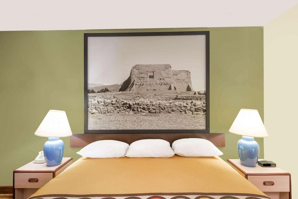 Super 8 by Wyndham Socorro photo 8