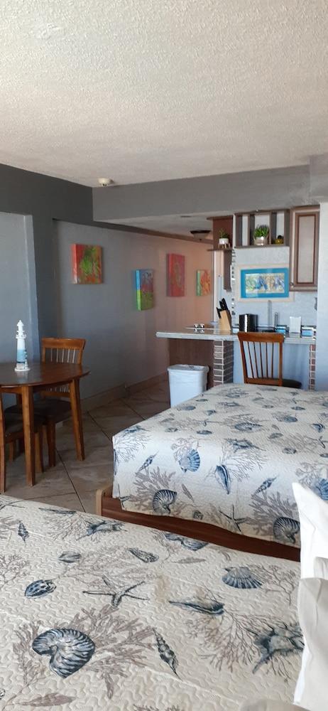 Hawaiian Inn Beach Resort photo 19