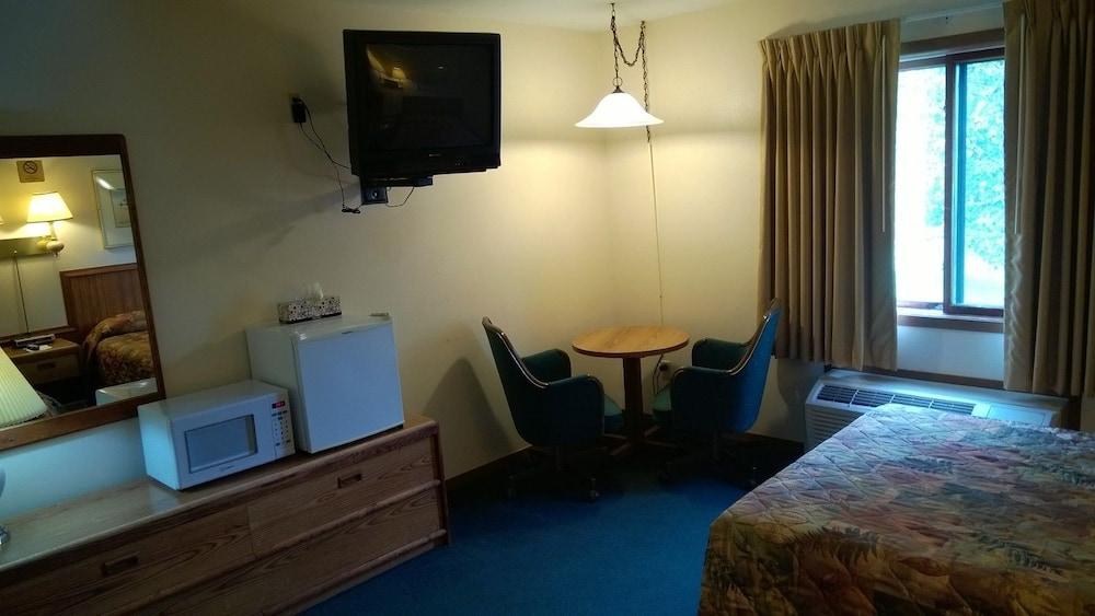 The Travelers Inn photo 19