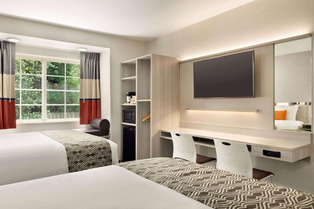 Microtel Inn & Suites by Wyndham Raleigh photo 31