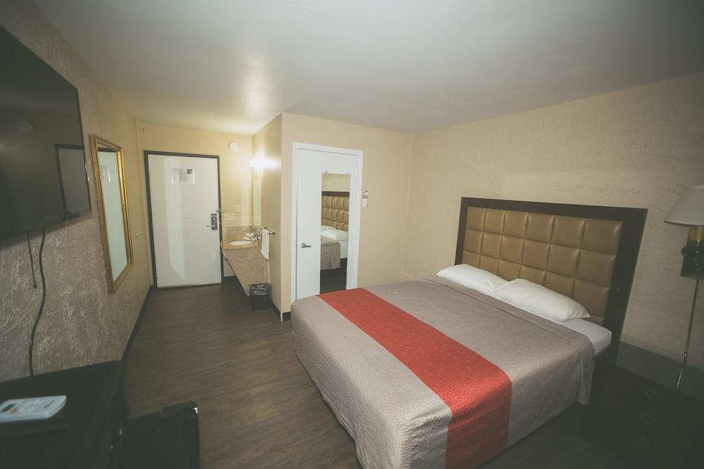 Economy Inn photo 3