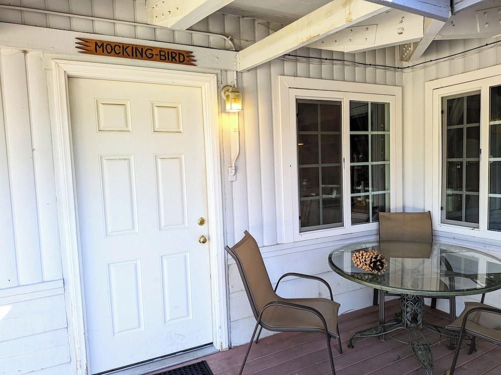 Bluebird Cottage Inn photo 25