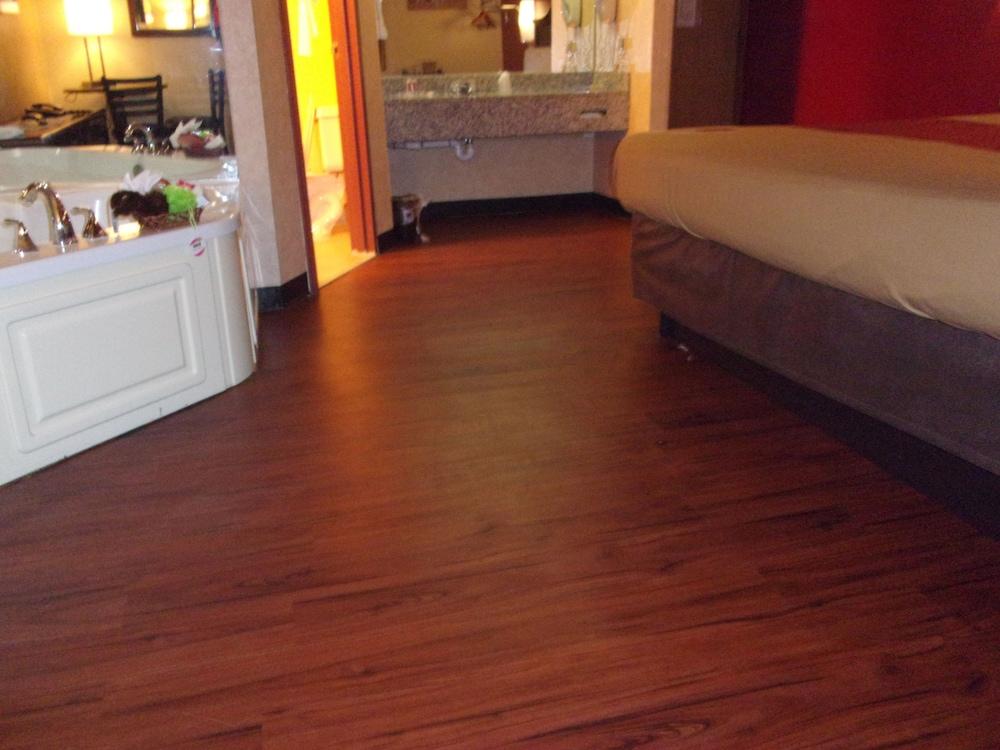 Econo Lodge Kent - Akron West photo 38