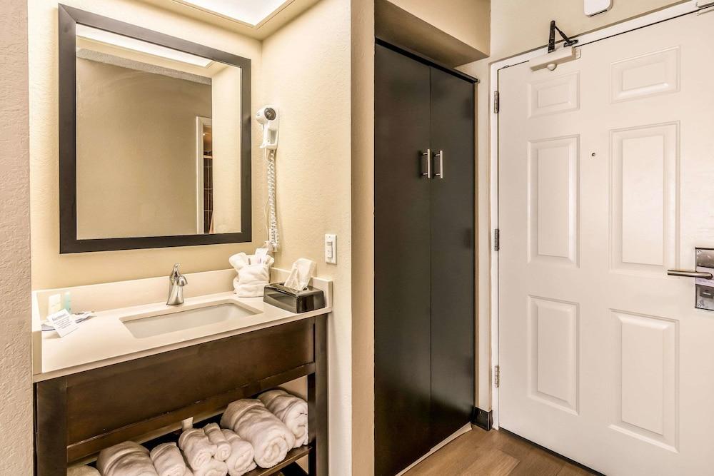 Quality Inn Pensacola North photo 14