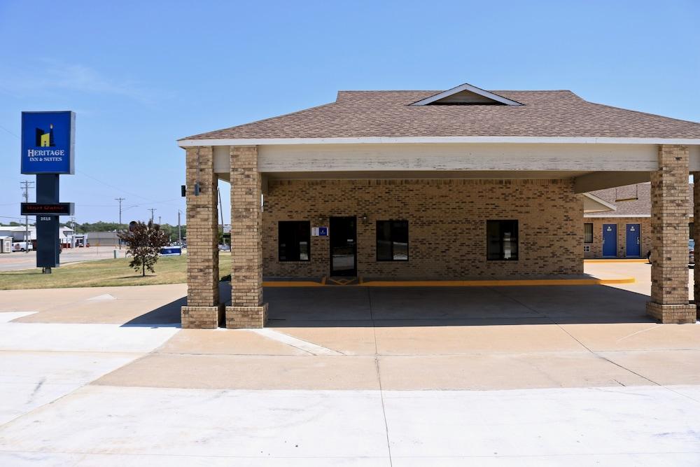 Heritage Inn & Suites photo 15