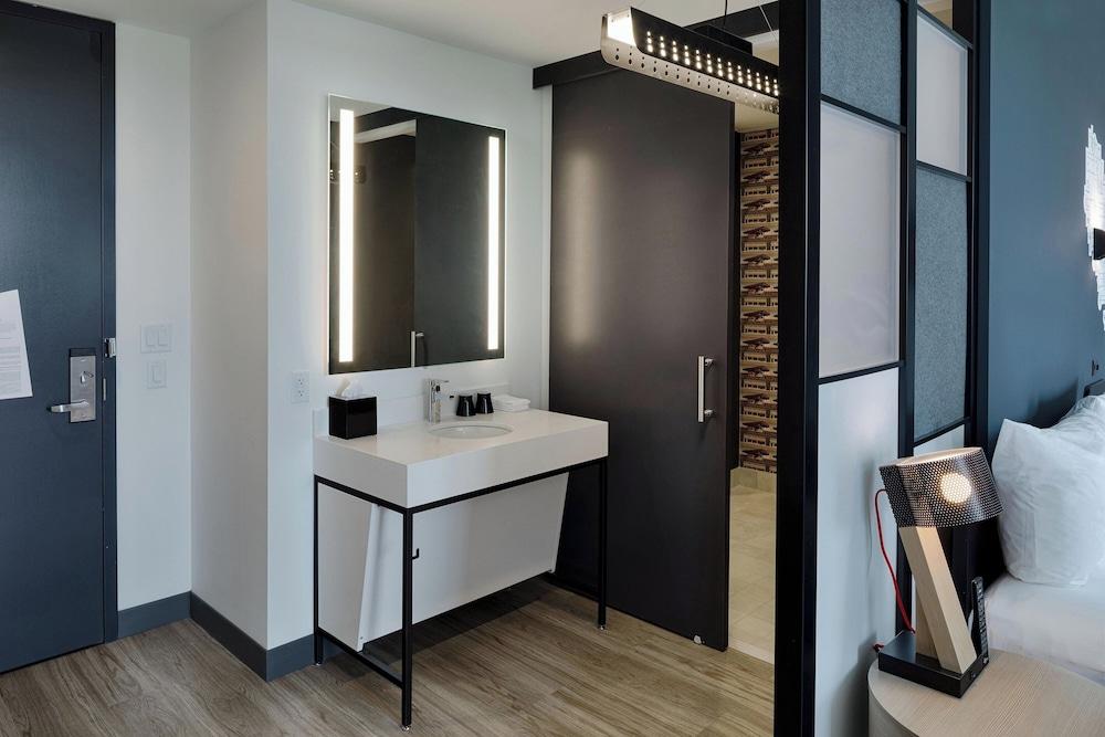 Aloft Columbus University District photo 16