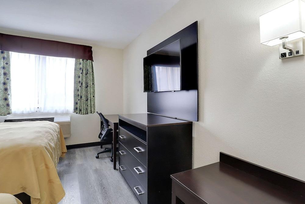Quality Suites Albuquerque Airport photo 8