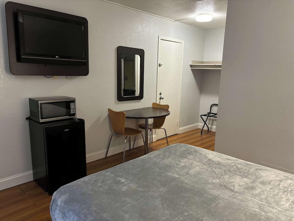 Motel 6 Pensacola, FL - Airport West photo 16