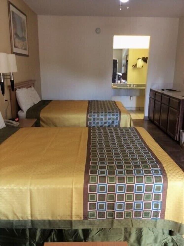 Texas Inn Weslaco photo 19